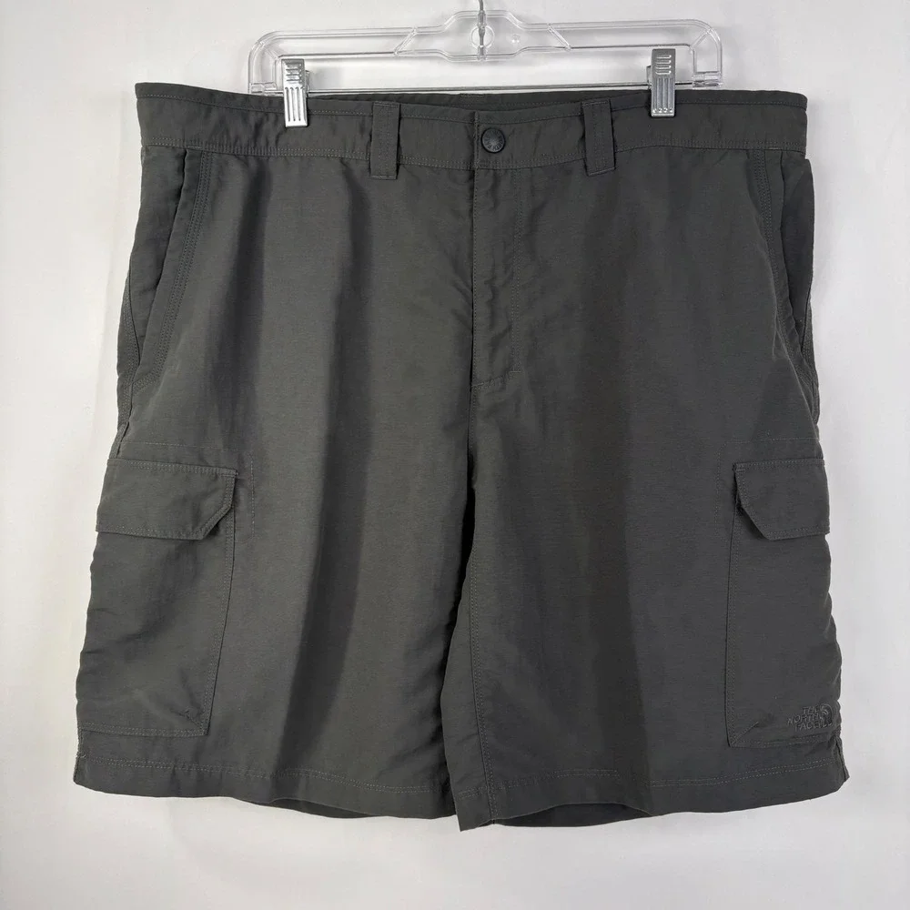The North Face Mens Paramount II Dark Grey Cargo Utility Hiking Shorts Size 40
